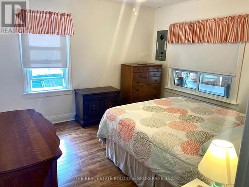 322 Oxford Avenue, Fort Erie (Crystal Beach), ON - Indoor Photo Showing Bedroom