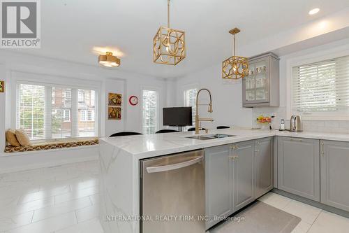 92 - 5030 Heatherleigh Avenue, Mississauga (East Credit), ON - Indoor Photo Showing Kitchen With Double Sink