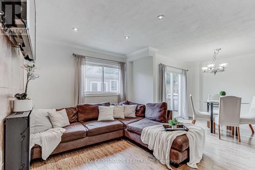 178 Radford Drive, Ajax, ON - Indoor Photo Showing Living Room