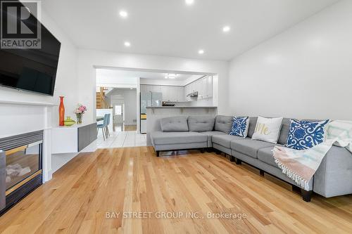 88 Madison Avenue, Richmond Hill, ON - Indoor Photo Showing Living Room With Fireplace