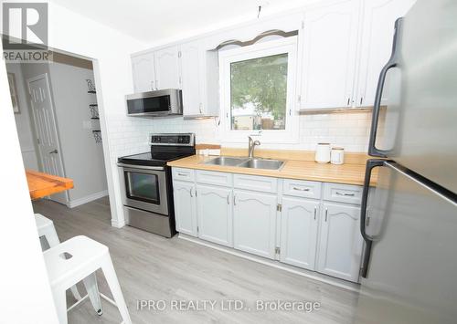 1 Garrison Square, Brampton (Northgate), ON - Indoor Photo Showing Kitchen With Double Sink