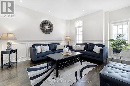 46 Amboise Crescent, Brampton (Fletcher'S Meadow), ON - Indoor Photo Showing Living Room