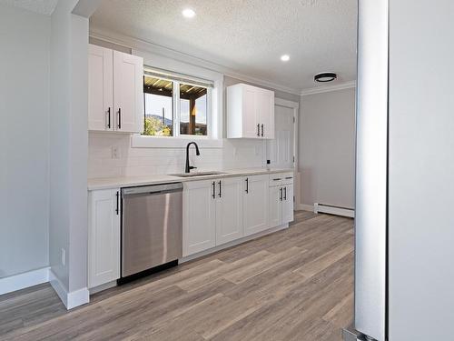 273 Spruce Ave, Kamloops, BC - Indoor Photo Showing Kitchen