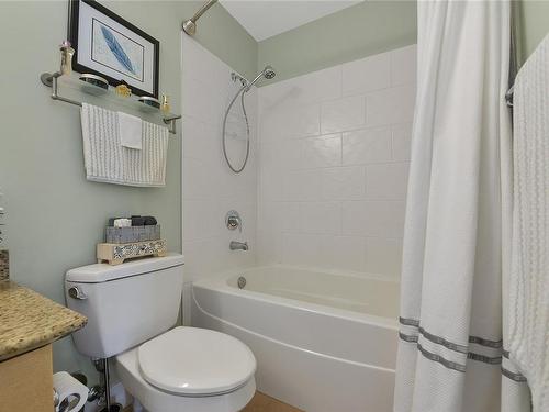 505-845 Yates St, Victoria, BC - Indoor Photo Showing Bathroom