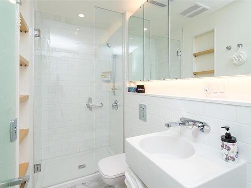 212B-456 Pandora Ave, Victoria, BC - Indoor Photo Showing Bathroom