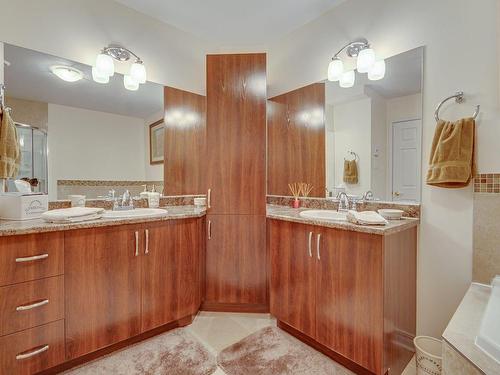 Ensuite bathroom - 295 Rue De Barcelone, Dollard-Des-Ormeaux, QC - Indoor Photo Showing Bathroom