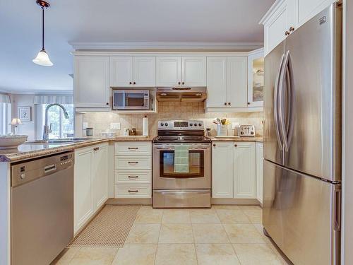 Kitchen - 295 Rue De Barcelone, Dollard-Des-Ormeaux, QC - Indoor Photo Showing Kitchen With Upgraded Kitchen