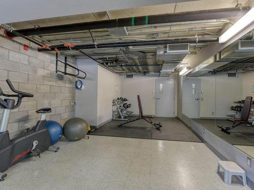 Exercise room - 208-4500 Ch. De La Côte-Des-Neiges, Montréal (Côte-Des-Neiges/Notre-Dame-De-Grâce), QC - Indoor Photo Showing Basement