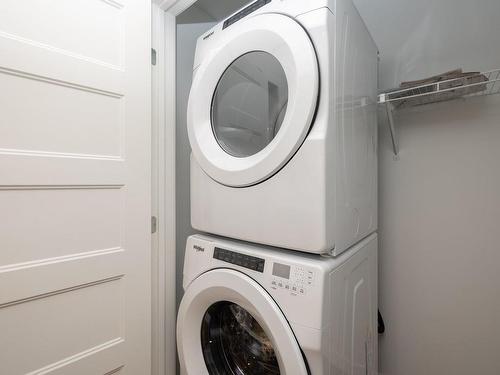 Salle de lavage - 215-5250 Boul. Henri-Bourassa O., Montréal (Saint-Laurent), QC - Indoor Photo Showing Laundry Room