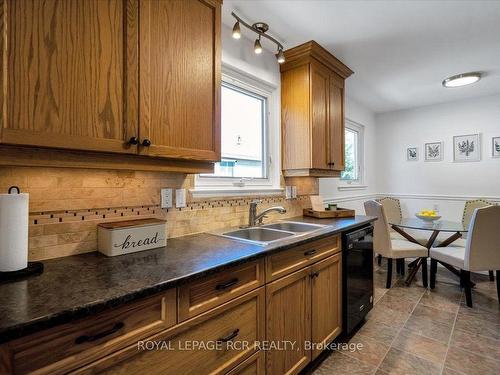 719 Kingfisher Dr, Pickering, ON - Indoor Photo Showing Kitchen With Double Sink