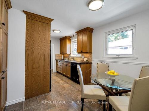 719 Kingfisher Dr, Pickering, ON - Indoor Photo Showing Dining Room