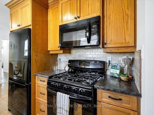 719 Kingfisher Dr, Pickering, ON - Indoor Photo Showing Kitchen