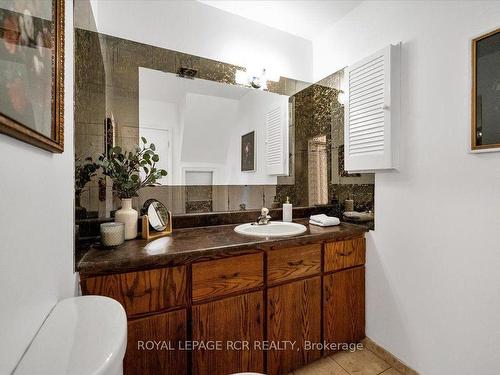 719 Kingfisher Dr, Pickering, ON - Indoor Photo Showing Bathroom