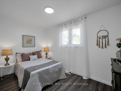 719 Kingfisher Dr, Pickering, ON - Indoor Photo Showing Bedroom