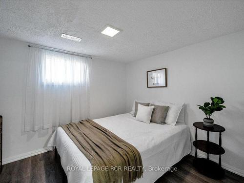 719 Kingfisher Dr, Pickering, ON - Indoor Photo Showing Bedroom