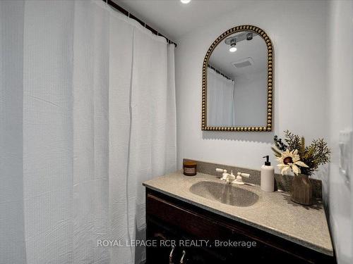 719 Kingfisher Dr, Pickering, ON - Indoor Photo Showing Bathroom