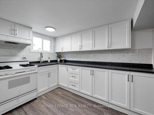 719 Kingfisher Dr, Pickering, ON - Indoor Photo Showing Kitchen