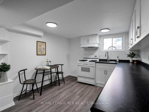 719 Kingfisher Dr, Pickering, ON - Indoor Photo Showing Kitchen