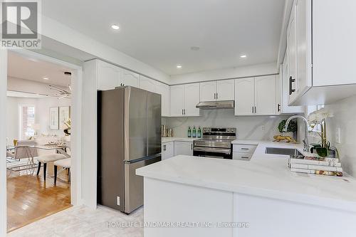 25 Mac Carl Crescent, Whitby (Rolling Acres), ON - Indoor Photo Showing Kitchen