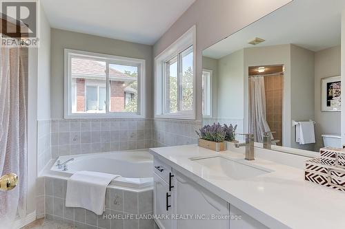 25 Mac Carl Crescent, Whitby (Rolling Acres), ON - Indoor Photo Showing Bathroom