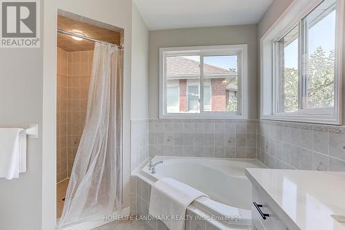 25 Mac Carl Crescent, Whitby (Rolling Acres), ON - Indoor Photo Showing Bathroom