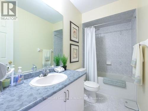 35 Prince Charles Way, Markham, ON - Indoor Photo Showing Bathroom