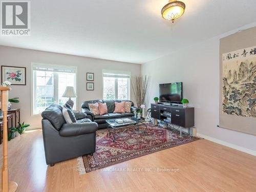 35 Prince Charles Way, Markham, ON - Indoor Photo Showing Living Room