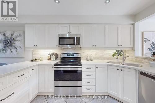 82 Dalecroft Circle, Markham, ON - Indoor Photo Showing Kitchen With Double Sink