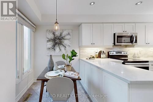 82 Dalecroft Circle, Markham (Unionville), ON - Indoor Photo Showing Kitchen With Upgraded Kitchen