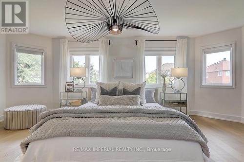 57 Ravine Edge Drive, Richmond Hill (Jefferson), ON - Indoor Photo Showing Bedroom