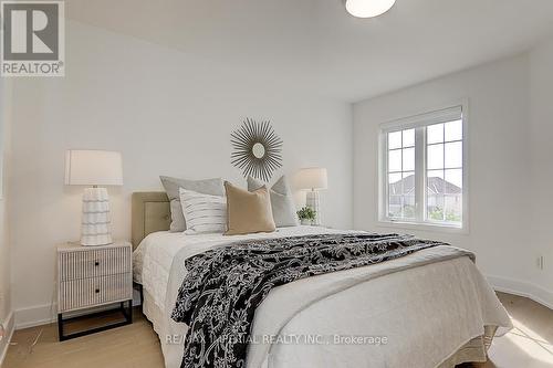 57 Ravine Edge Drive, Richmond Hill (Jefferson), ON - Indoor Photo Showing Bedroom