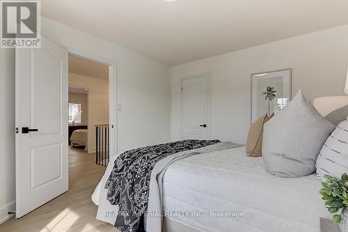 57 Ravine Edge Drive, Richmond Hill (Jefferson), ON - Indoor Photo Showing Bedroom