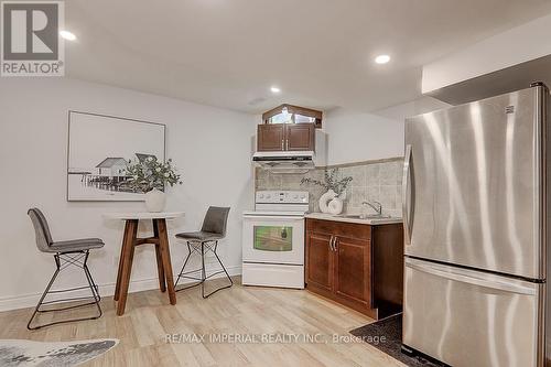 57 Ravine Edge Drive, Richmond Hill (Jefferson), ON - Indoor Photo Showing Kitchen