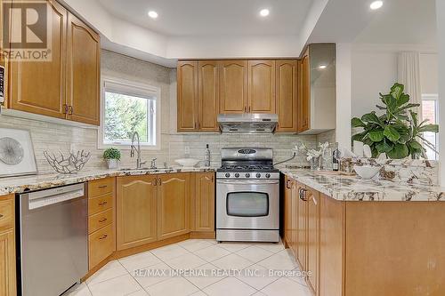 57 Ravine Edge Drive, Richmond Hill (Jefferson), ON - Indoor Photo Showing Kitchen