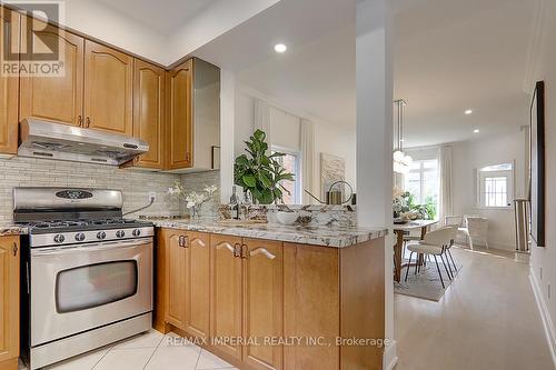 57 Ravine Edge Drive, Richmond Hill (Jefferson), ON - Indoor Photo Showing Kitchen