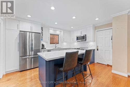 28 Hastings Drive, Markham, ON - Indoor Photo Showing Kitchen With Upgraded Kitchen