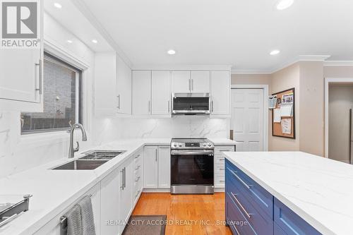 28 Hastings Drive, Markham (Unionville), ON - Indoor Photo Showing Kitchen With Double Sink With Upgraded Kitchen