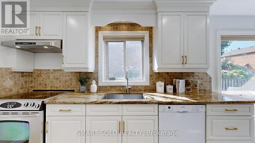 92 Tunney Crescent, Markham, ON - Indoor Photo Showing Kitchen