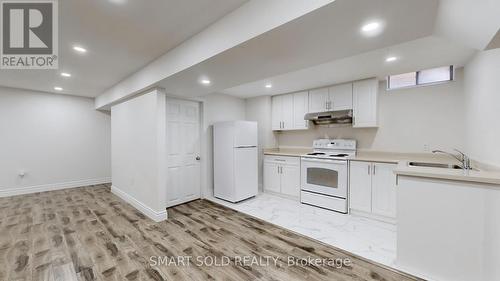 92 Tunney Crescent, Markham, ON - Indoor Photo Showing Kitchen