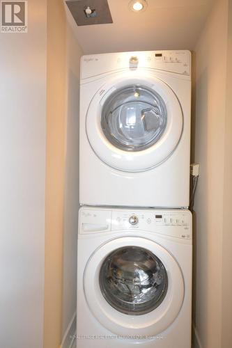 Th1 - 4065 Brickstone Mews, Mississauga (City Centre), ON - Indoor Photo Showing Laundry Room