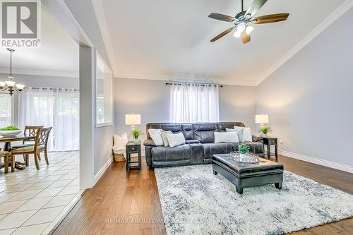 2425 Sequoia Way, Oakville, ON - Indoor Photo Showing Living Room