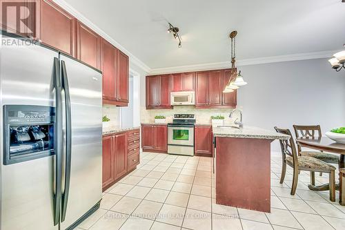 2425 Sequoia Way, Oakville (West Oak Trails), ON - Indoor Photo Showing Kitchen