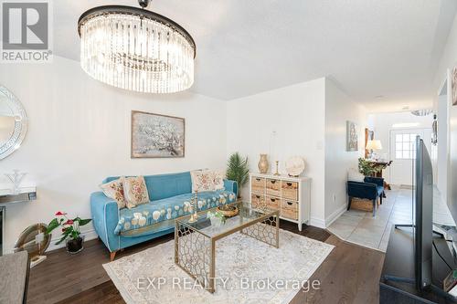 314 Duncan Lane, Milton (Scott), ON - Indoor Photo Showing Living Room