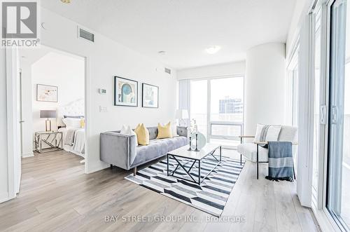 4310 - 100 Harbour Street, Toronto (Waterfront Communities), ON - Indoor Photo Showing Living Room