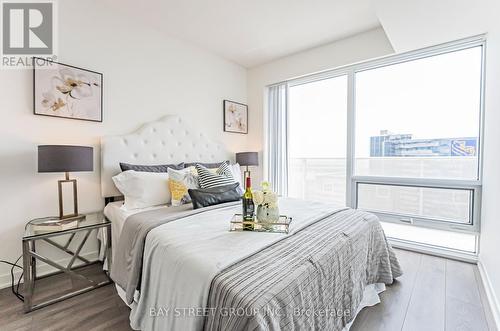 4310 - 100 Harbour Street, Toronto (Waterfront Communities), ON - Indoor Photo Showing Bedroom