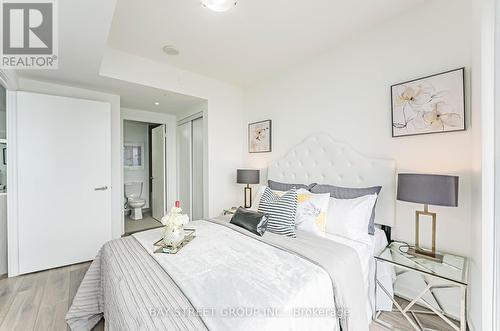 4310 - 100 Harbour Street, Toronto (Waterfront Communities), ON - Indoor Photo Showing Bedroom