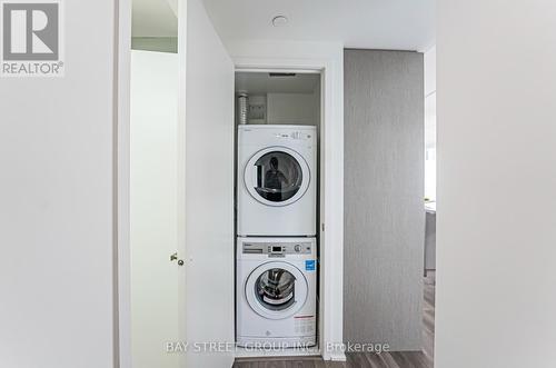 4310 - 100 Harbour Street, Toronto (Waterfront Communities), ON - Indoor Photo Showing Laundry Room