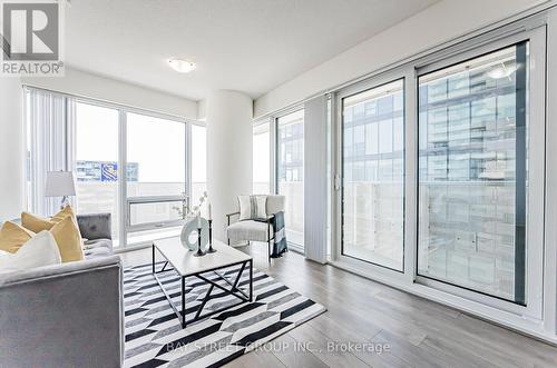 4310 - 100 Harbour Street, Toronto (Waterfront Communities), ON - Indoor Photo Showing Living Room