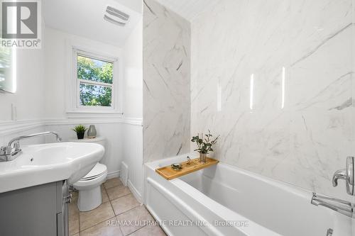 218 Bogert Avenue, Toronto (Lansing-Westgate), ON - Indoor Photo Showing Bathroom