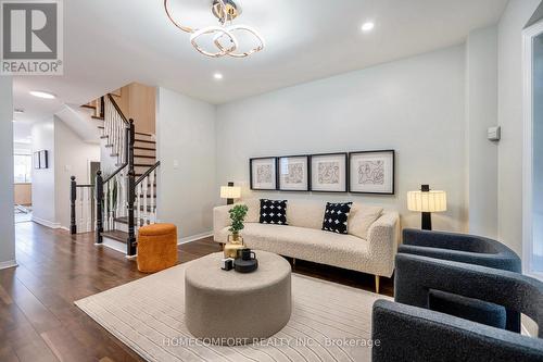 264 Gas Lamp Lane, Markham, ON - Indoor Photo Showing Living Room